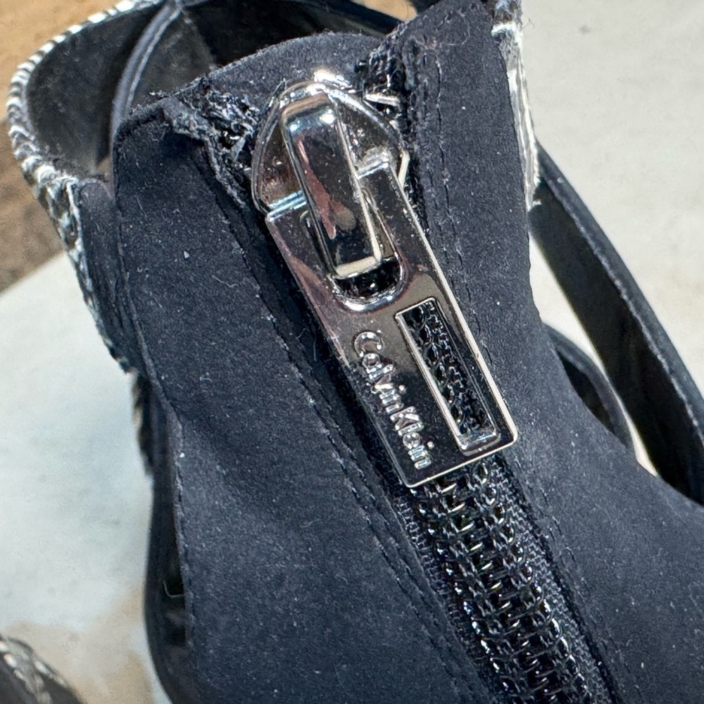 Ck Calvin Klein Women's Suzanne Back Zip 3" Zebra… - image 7